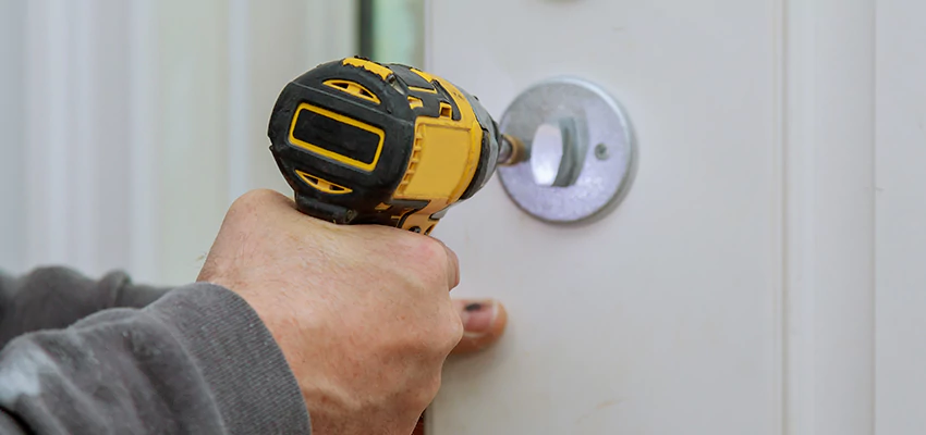 Street Locksmith For Smart Lock Repair in Palatine